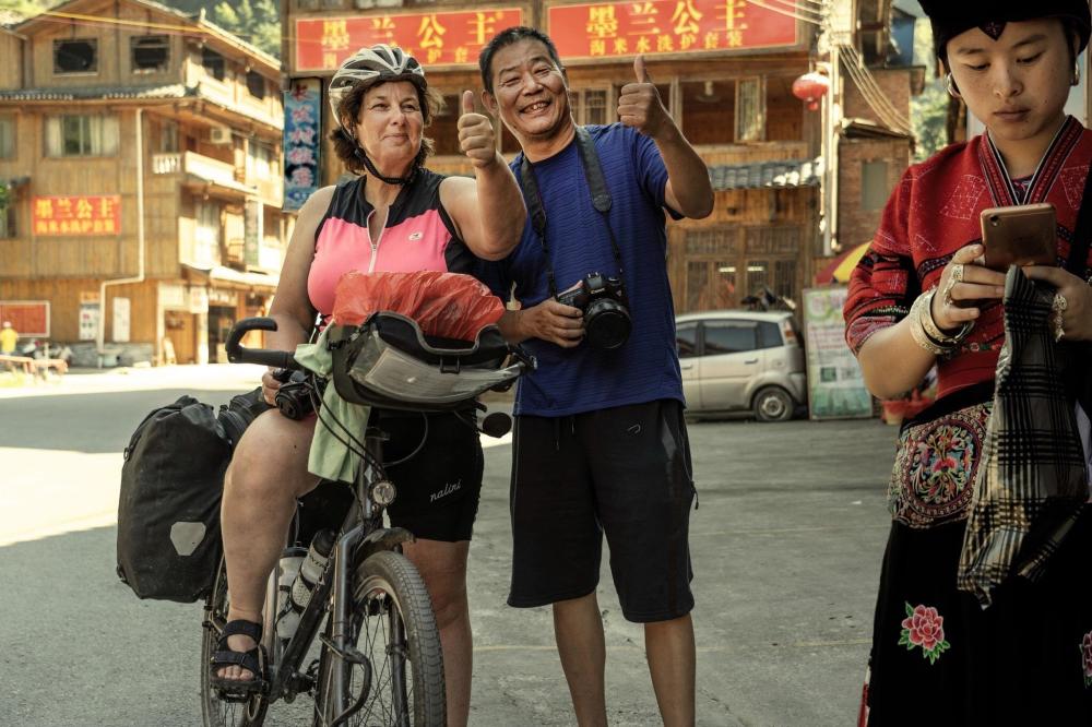 世上最难学语言,外国人感叹:中国话太难了,口音