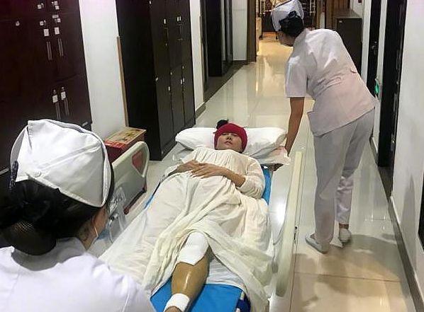 小彩旗与杨丽萍被传不合后罕见同框，这么久不跳舞竟胖成这样了