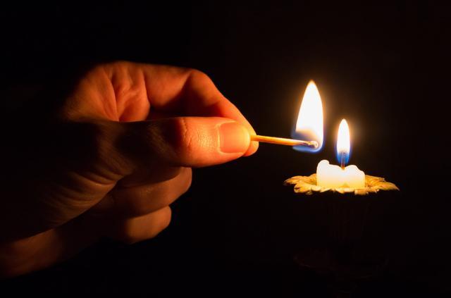 心理学测试:凭直觉吹熄一根蜡烛,测你中元节夜里适不适合出门