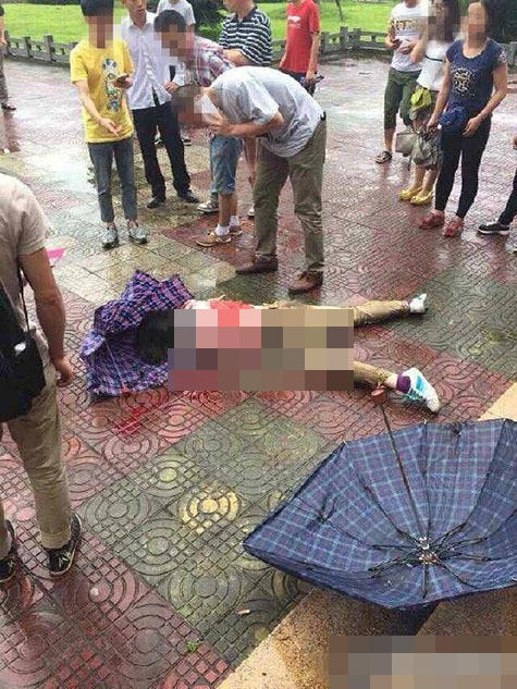秦桧夫人跪像被摸黑图片