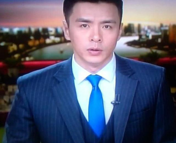 表面上是东方卫视新闻的主持人,其实却是"铠甲勇士"!