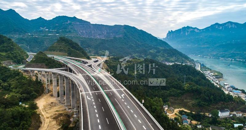 湖北宜昌:三峡翻坝江北高速建成通过验收