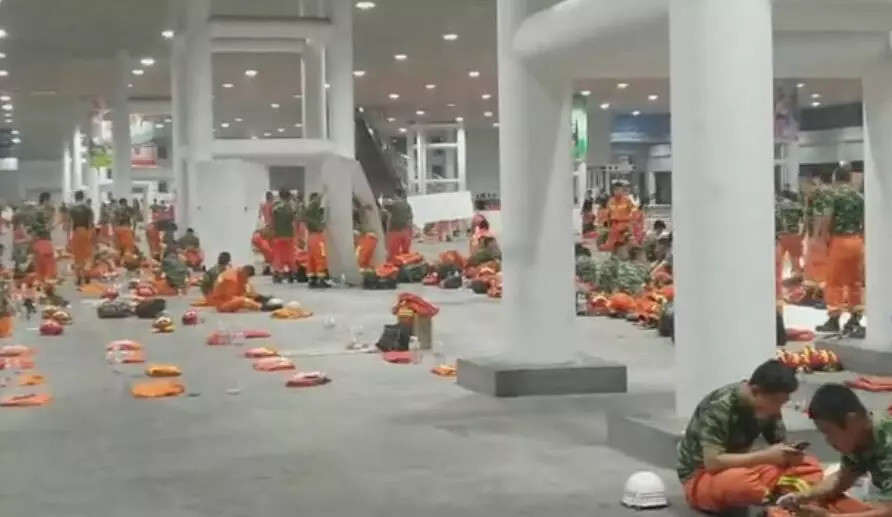 山东寿光洪灾后再发紧急泄洪通知 多地消防官