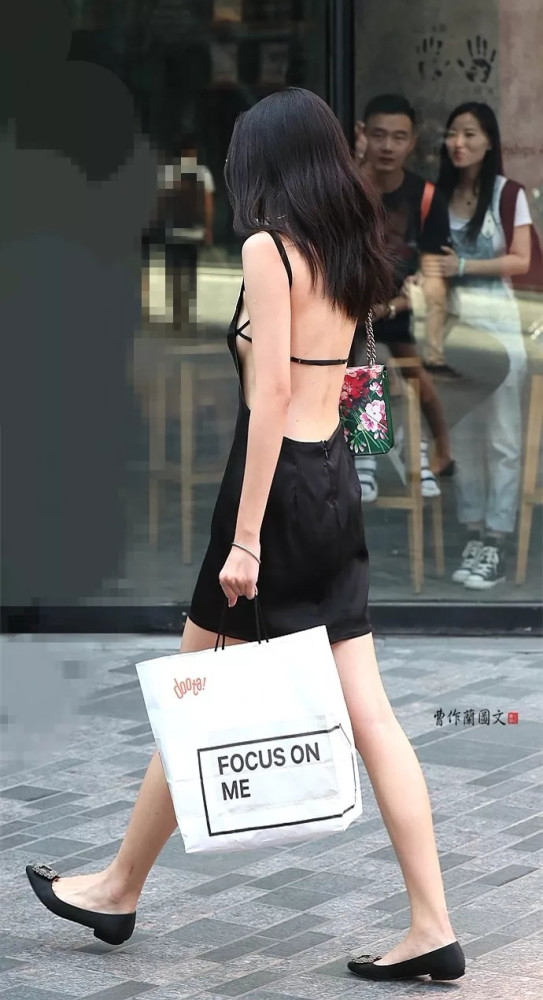街拍:让人魂牵梦绕的背影美女