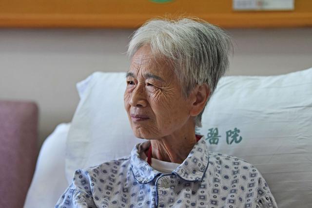 英雄黄群有位榜样母亲 退休后社区义诊8千余人