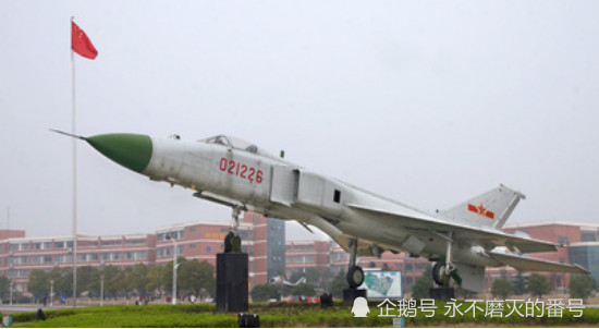 歼10下马怎么办?沈飞表示有办法,歼8大改顶一