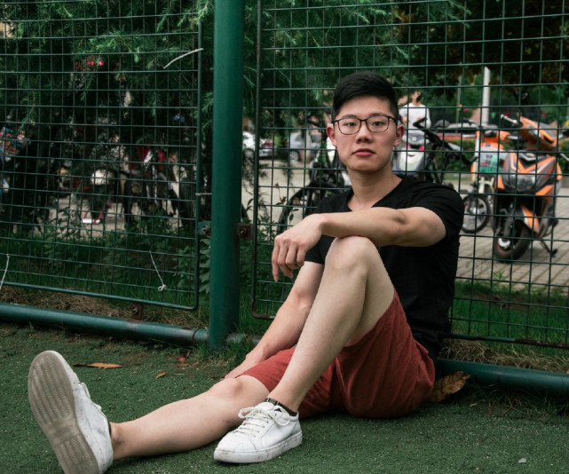 1 / 6世界杯前小伙子在街头拍的一组照片.夏天的感觉,年轻的样子.
