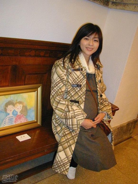 一部电影火了24年,李连杰日本红颜知己,45岁中山忍