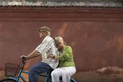 不要争争吵吵,其实一晃就老 | 早安