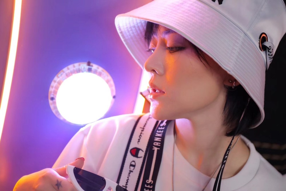 Swaggie杨舒涵与王源林俊杰共登音乐榜，新歌成绩抢眼