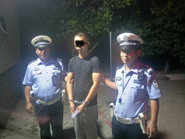 辆违停被贴罚单 郑州男子朋友圈中辱骂交警被