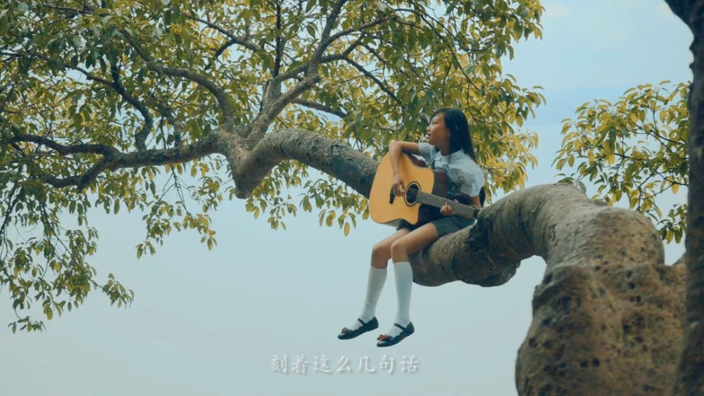 11岁女生刘笑然空灵演唱彝族歌曲《带我到山顶》
