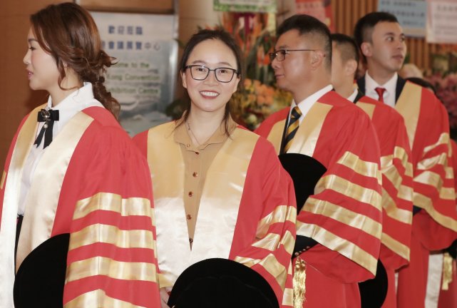 传播摩梭文化 周再春获颁世界杰出华人青年企