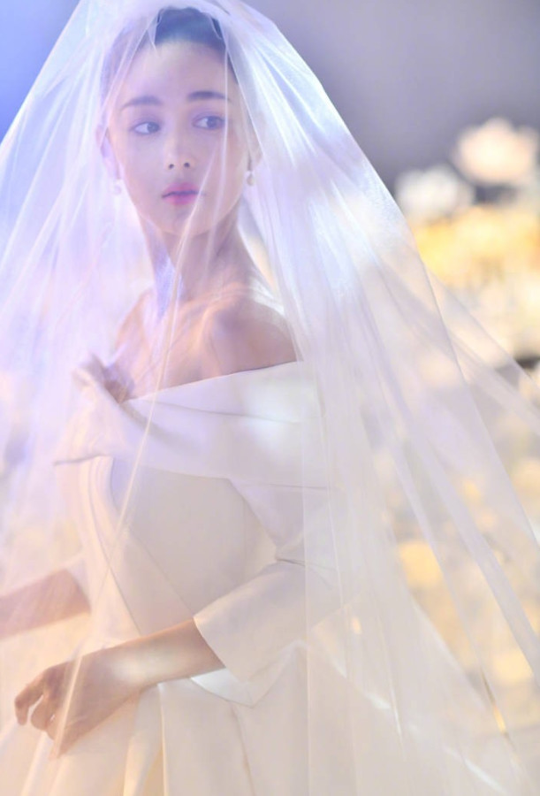 明星婚纱哪家强？杨颖100万刘诗诗300万，张馨予竟不足5万