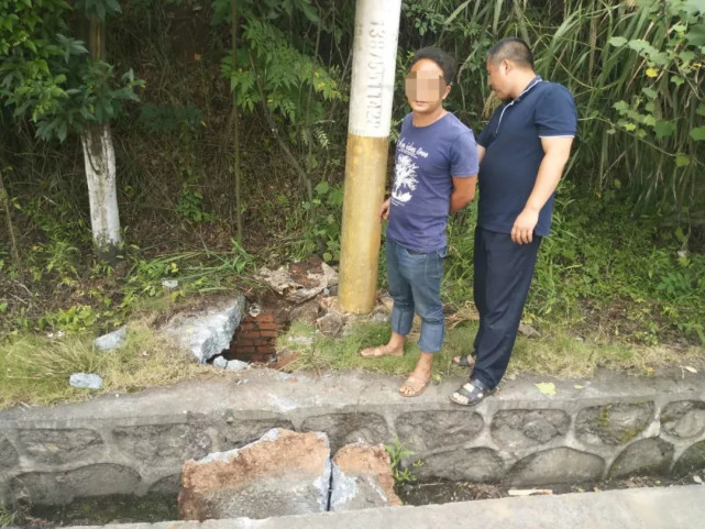 郴州一团伙盗窃42块路灯太阳能蓄电池 价值30