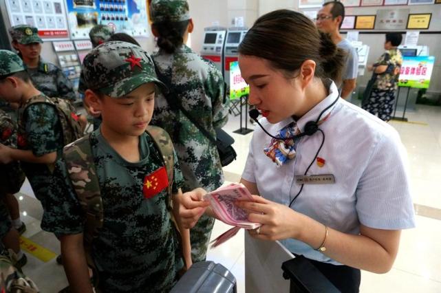 工行怀化分行联合举办青少年军事金融夏令营活