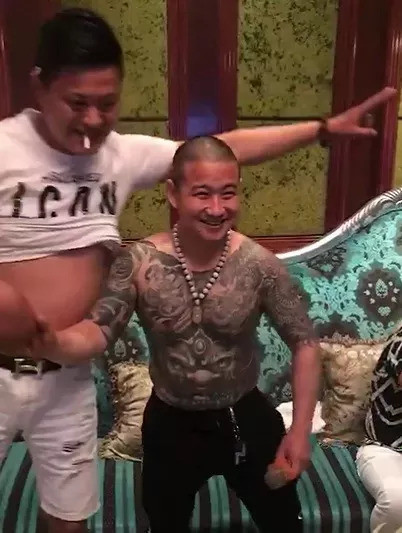 宝马男持刀砍人被反杀!这算正当防卫吗?