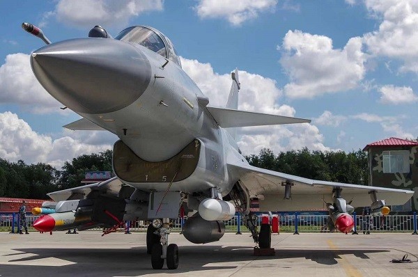 谁说歼10B只能制空?这天曝光超强多用途战力