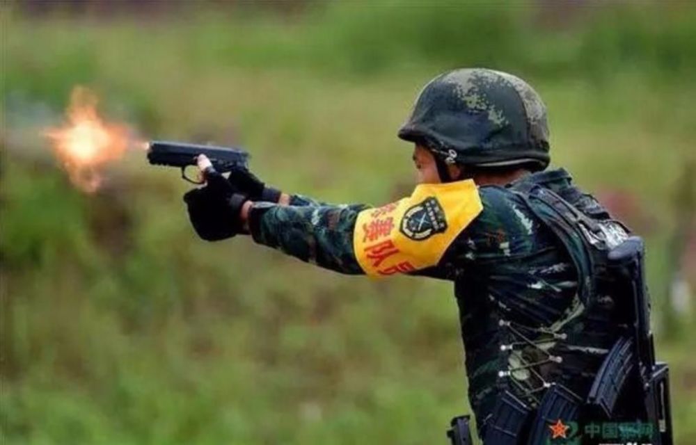 为何中国军队不给士兵配发手枪?听听老兵是怎