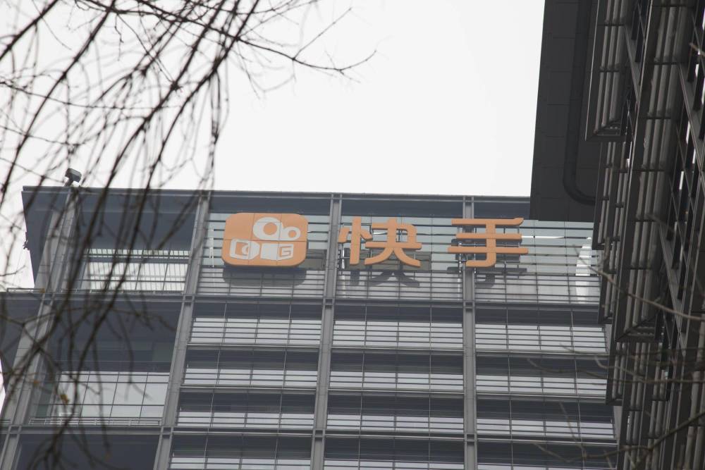 罗永浩的子弹短信被曝充斥色情内容;苹果市值