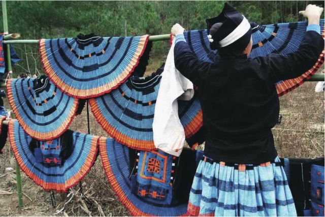 民族服饰 | 白裤瑶服饰 "两片瑶"的美丽