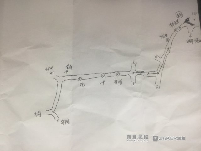 车主跟着导航走错路 邵阳收费员手绘地图为其