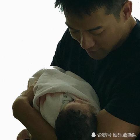 恭喜！香港演员宋熙年生下儿子，比她的闺蜜李亚男钟嘉欣抢先当妈