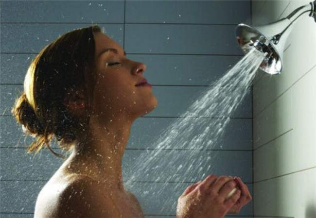 22岁产妇顺产完第二天洗澡,夜里感觉有被虫咬