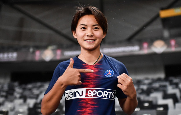 王霜背包里有一本李娜自传 把自己当男孩子练