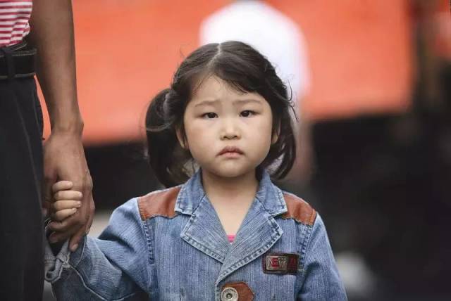 一个富翁收养了一名<em>孤女</em>,谁知,亿万资产和他儿