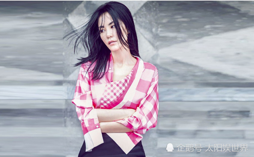 她曾人气实力均不输王菲，当红时却因爱退出歌坛，如今成单亲妈妈