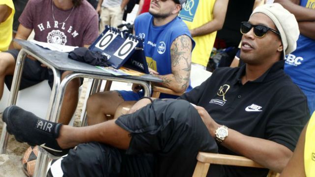 悠闲享受挂靴后平静生活:我一点儿都不想念足球