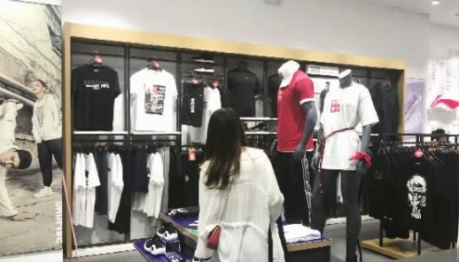 长沙:复古+创新吸睛 国产运动品牌受年轻人欢