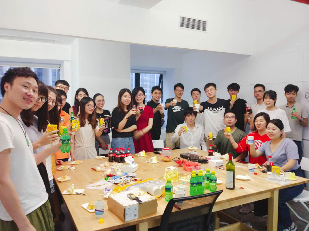 用户不要了,这个团队转去玩知识付费小程序去