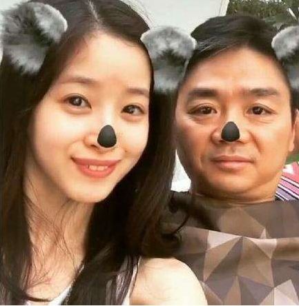 田朴珺晒10岁照片,清纯美丽像朵花,网友:第一眼