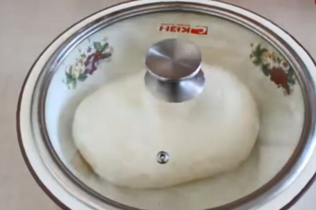 别再用酵母蒸馒头,用它来和面,蒸出的馒头不塌