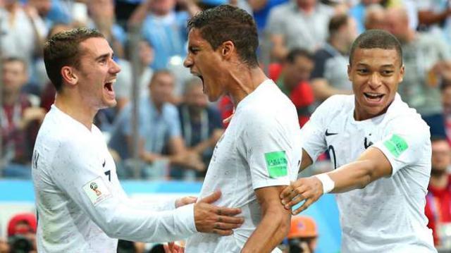 上世界足球先生领奖台 世界杯冠军假摔输了人