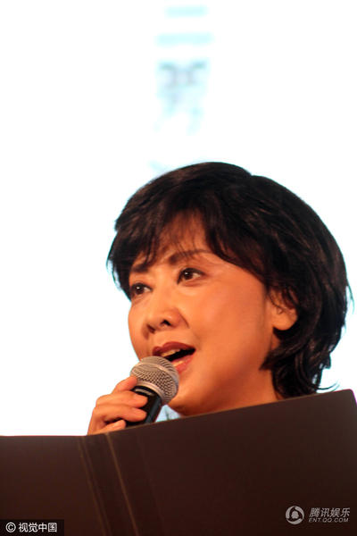 64岁朱琳朗诵 仍是最美女儿国国王
