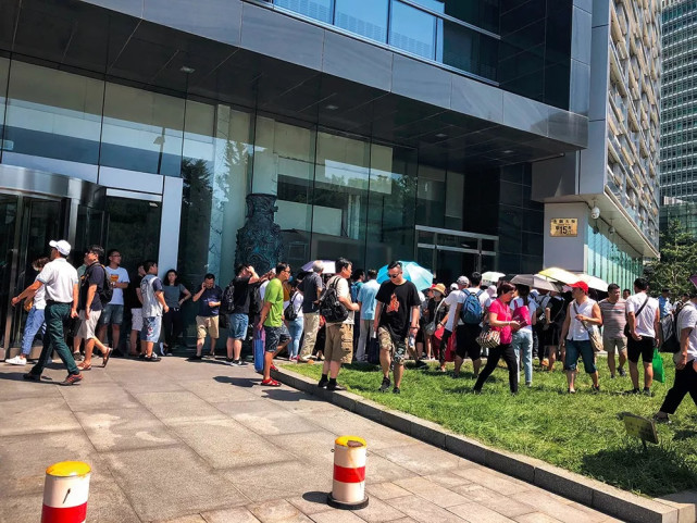 财经早报| 亚马逊盘中市值破万亿 滴滴全面暂停