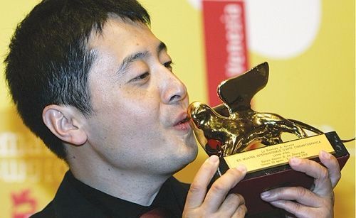 张艺谋、贾樟柯新片再次同档上映，票房上贾科长能否扳回一局？