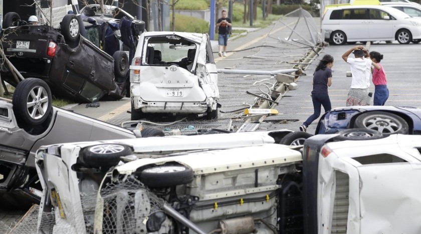25年不遇最强台风袭击日本百人受伤，关西机场被淹3千乘客遇困