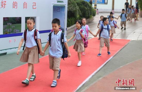 湖北放宽小学入学年龄划定后又取消 专家:作统