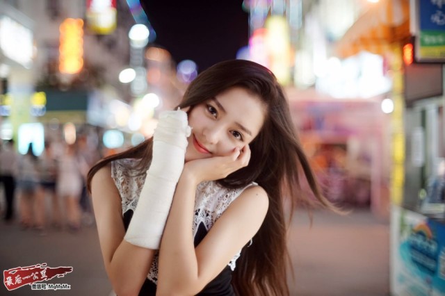 厦大女神高难度姿势惊网友:我只是新疆小妞(内