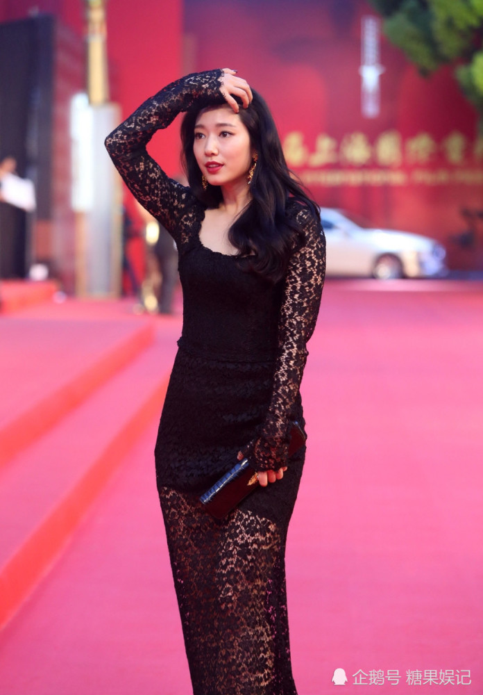 朴信惠穿礼裙亮相胖了一圈，网友：女神胖了才有韵味美