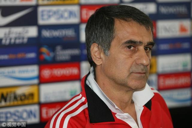 解读欧足联教练峰会名单:穆帅遭受质疑仍担C位