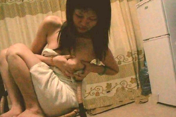 震惊<em>挤奶</em>门 <em>90后小妹挤奶喂小狗</em>_订阅_腾讯网