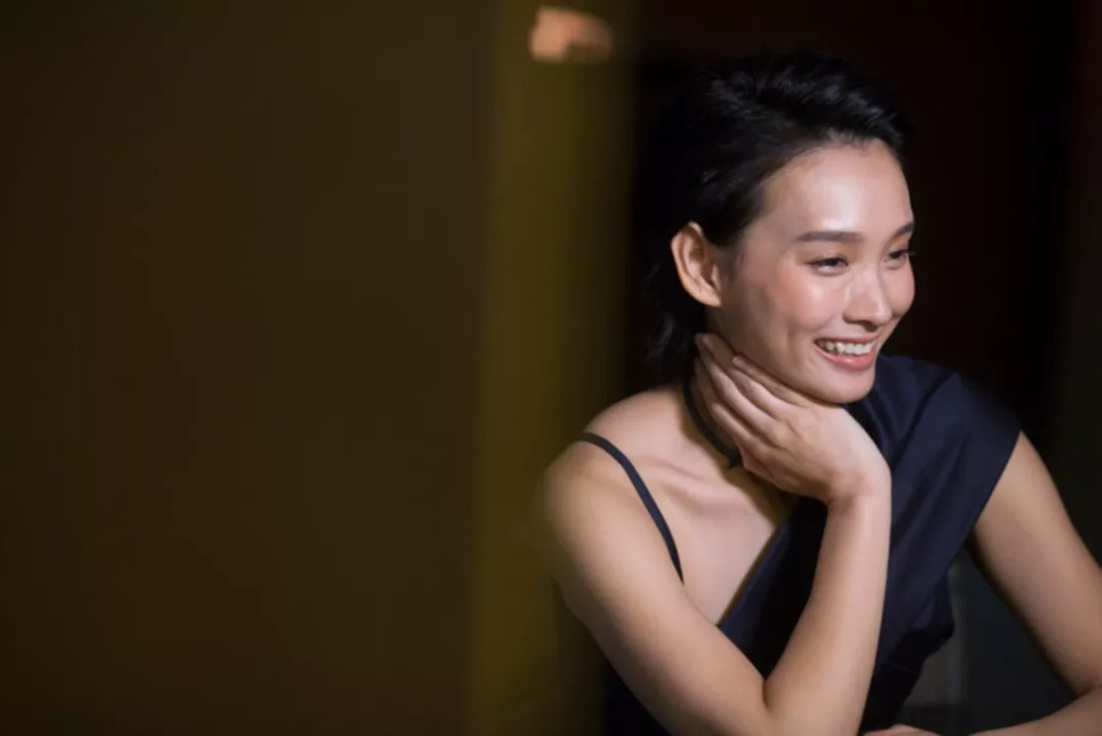 不辱演员二字！28岁新生代女演员为新戏角色主动要求剃光头