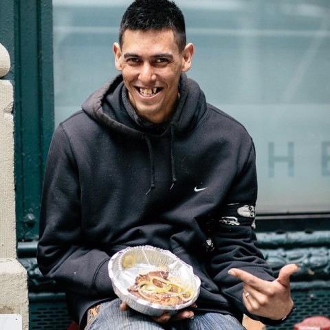 亚裔<em>发型师</em>做好事 流浪汉变帅哥似明星_北京汽