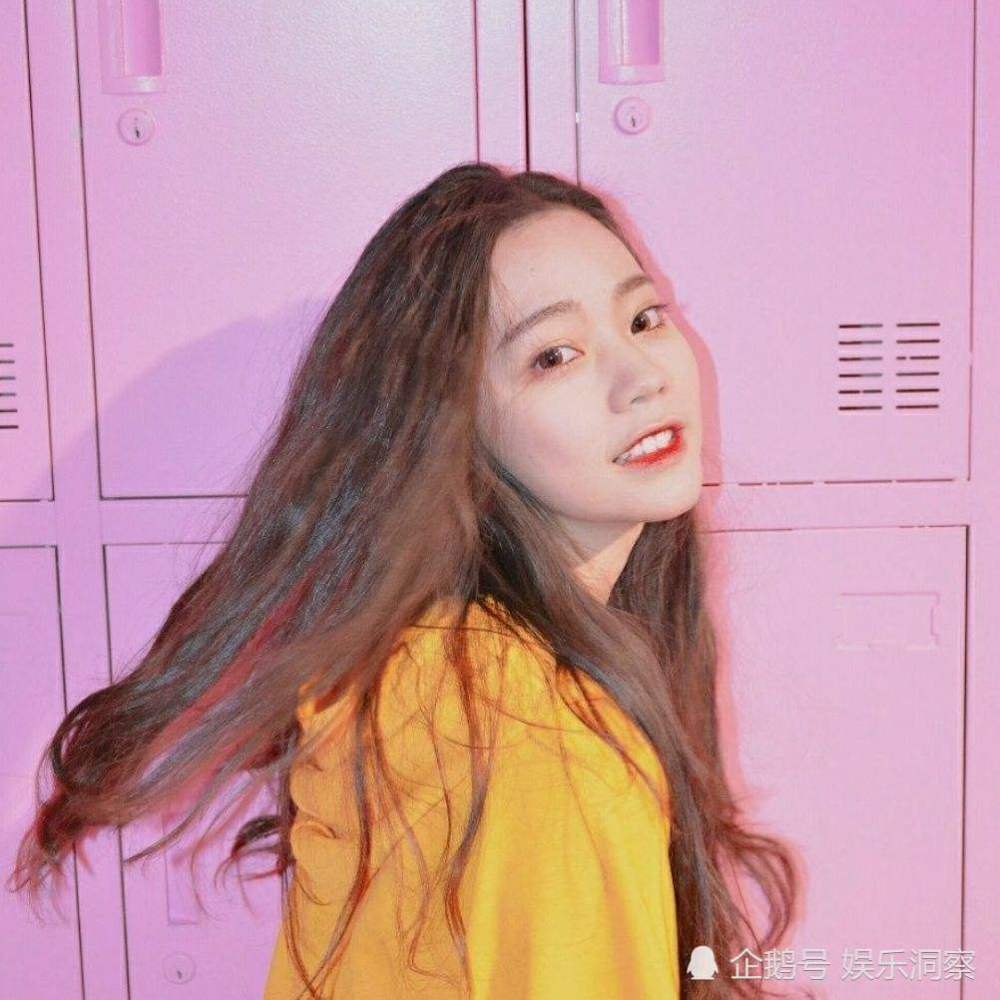 火箭少女张紫宁是喜欢女孩子吗？这左手的戒指可真是亮了