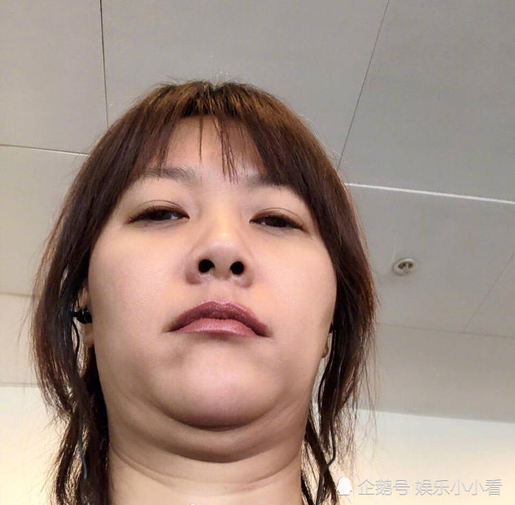 爱健身的徐静蕾经常晒出自己的健身照,虽然有时候全身湿透,不过却一直